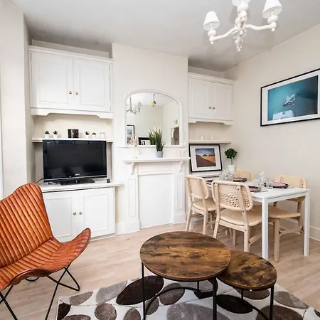 Bishop'S Road - Welcoming Flat With Outside Space